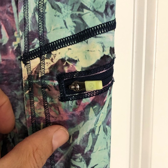 Lululemon Iridescent Multi Run Inspire Crop leggings floral size 4 running - Picture 12 of 13